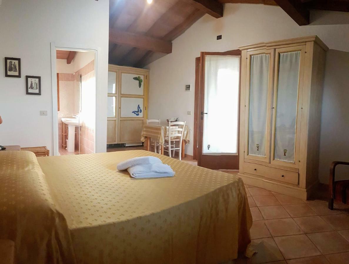Agriturismo Casa Andreina カスティリオーネ・デッラ・ペスカーイア エクステリア 写真